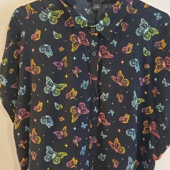 Hot Topic button front butterfly shirt, crop, size XL - Picture 2 of 9